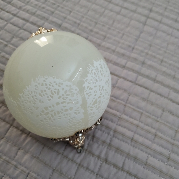 Jason Wu Glass Ornament Set  of 3. - Picture 12 of 16